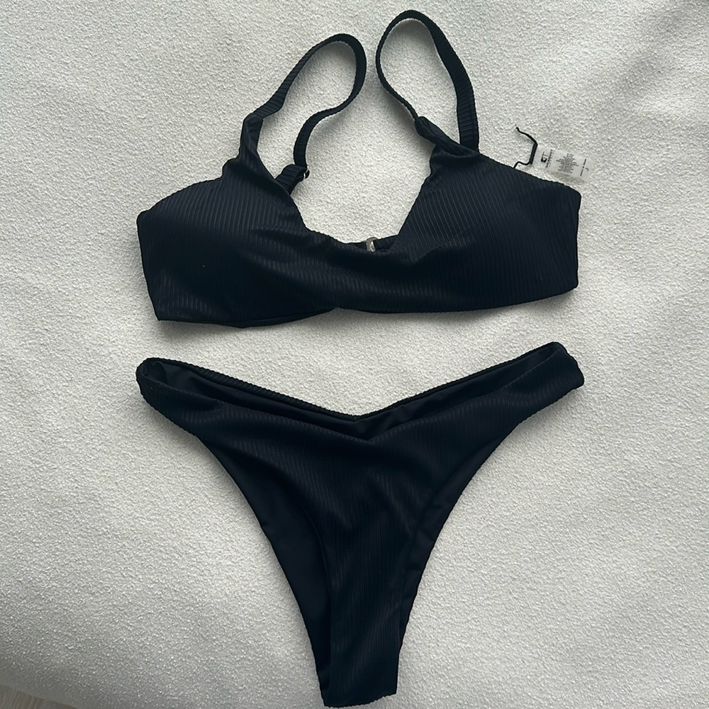 Black tinibikini